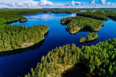 Vue aérienne sur les îles de Finlande