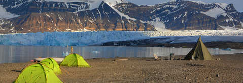 Camp dau glacier Svéa, Svalbard - © Coston Jean-Pierre Camp dau glacier Svéa, Svalbard