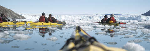 Kayak de mer entre les icebergs au Groenland © Ariza Charles Kayak de mer entre les icebergs au Groenland
