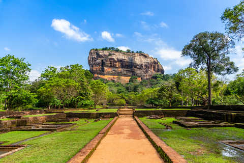 le-site-sigiriya-ou-rocher-du-lion-ancienne-forteresse-rocheuse-dambulla-province-centrale-sri-lanka