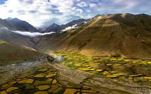 Montagnes du Nyalam au Tibet
