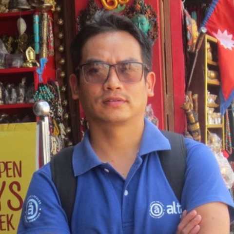 Ishower notre responsable administratif et comptabilité Altaï Népal