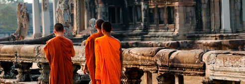 Moines bouddhistes dans les temples d'Angkor