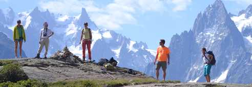 Randonneurs pendant le tour du Mont Blanc, dans les Alpes en France