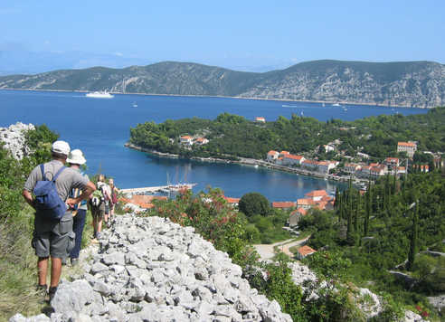 Randonneurs sur l'île de Brac, Croatie