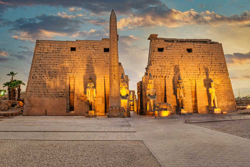 temple-de-louxor-au-coucher-du-soleil