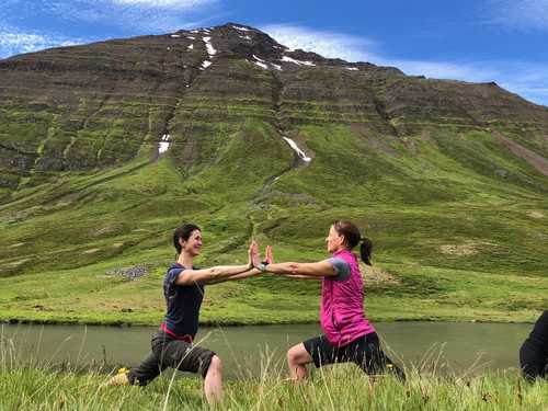 Vacances yoga et marche sous le soleil de minuit en Islande © Zen&go Vacances yoga et marche sous le soleil de minuit en Islande