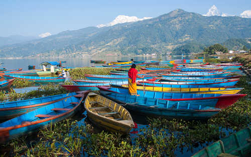 Vue sur le lac de Pokhara au Népal