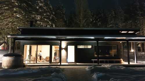 Vue du sauna et du bain norvégien sur la base Norwide Finlande