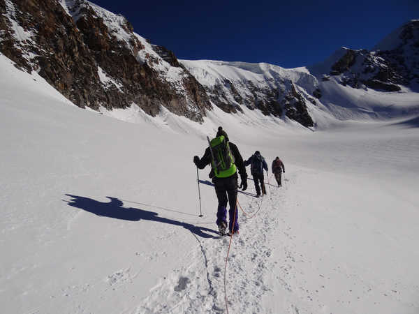 alpinistes dans le massif du mont rose