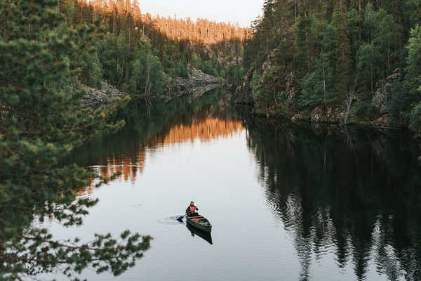 Canoe dans le parc national de Hossa