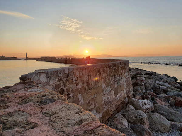 Coucher de soleil sur le port de la Canée en Crète