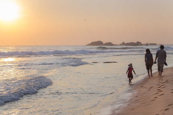 Famille sur une plage, Sri Lanka
