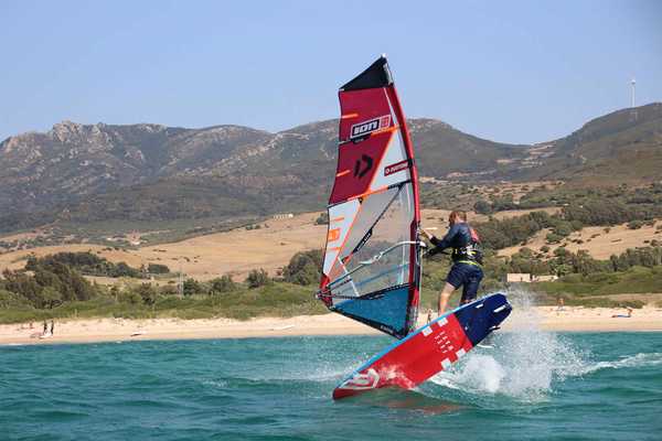 windsurf session à Tarifa avec ION CLUB