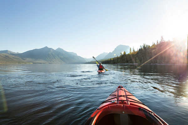 kayak-sur-lac-dans-les-alpes-amy