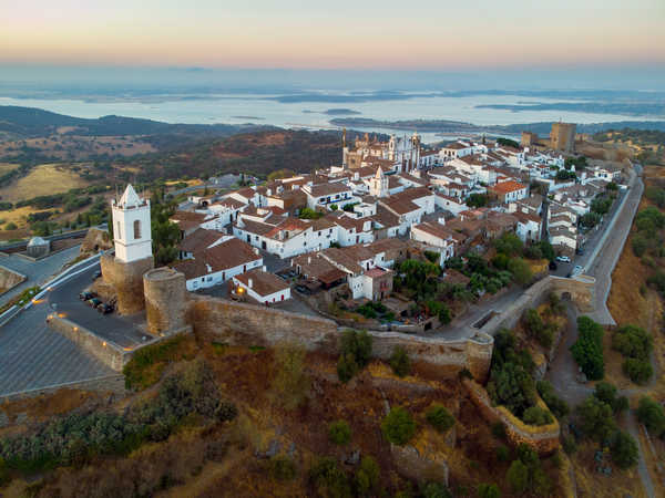 Le château de Monsaraz vue du ciel Portugal