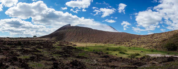 Panorama du stratovolcan Telica au Nicaragua