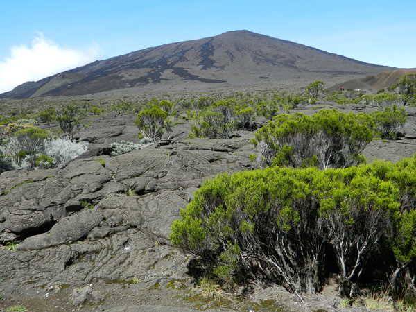 Photo du volcan Piton de la Fournaise sur l'île de la Réunion