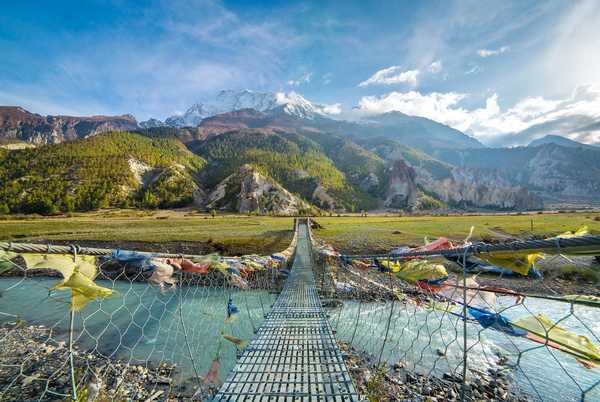Pont suspendu dans la région des Annapurnas, au Népal