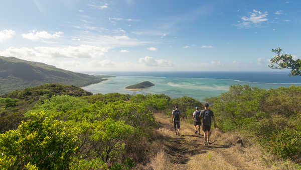 randonneurs dans la montagne du Morne Brabant de l'île Maurice