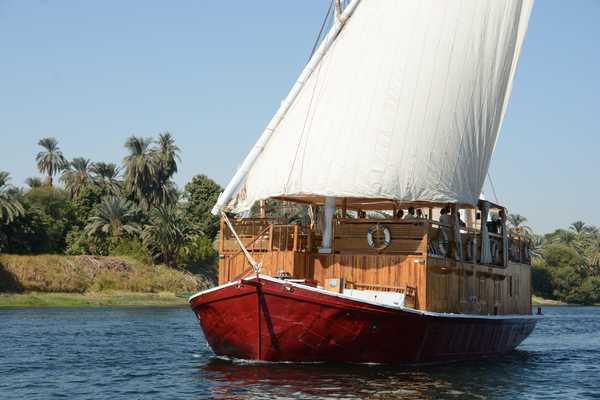 Sandal sur le Nil - Egypte
