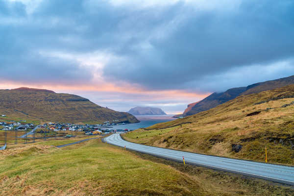 Village de Sorvagur sur l'île de Vagar aux îles Féroé