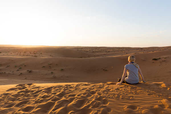 Voyageuse au désert de Wahiba, Oman