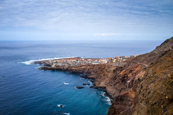 Vue aérienne sur le village de pêcheur de Ponta Do Sol à Santo Antao au Cap Vert