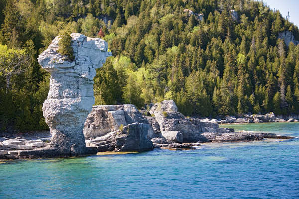 Vue sur les rochers de Tobermory en Ontario au Canada