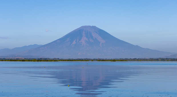 chaparrastique-volcano-seen-from-laguna-olomega-in-san-miguel-el-salvador