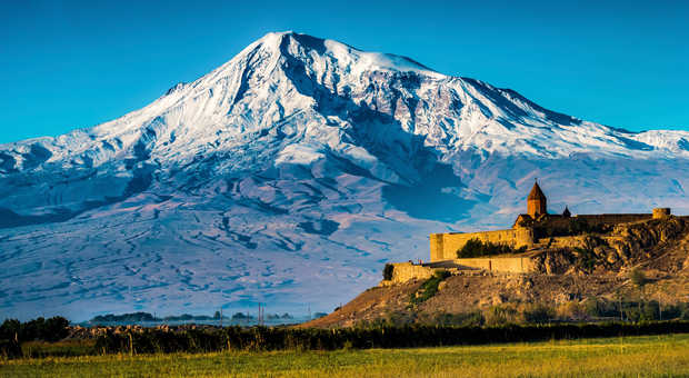 Monastère arménien avec vue sur le mont Ararat