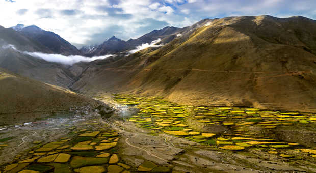 Montagnes du Nyalam au Tibet