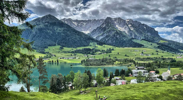 petit-village-walchsee-en-montagne