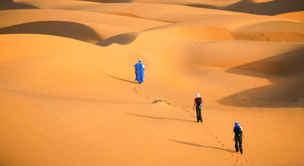 randonneurs dans le désert en Mauritanie