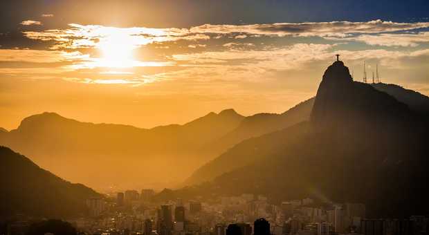 Rio de Janeiro et le Corcovado au coucher de soleil