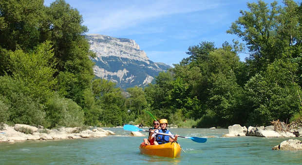 Sortie en canoe-kayak en famille dans la Drôme, France