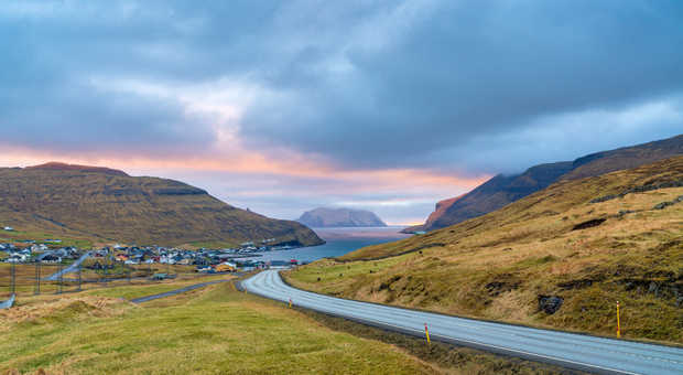 Village de Sorvagur sur l'île de Vagar aux îles Féroé