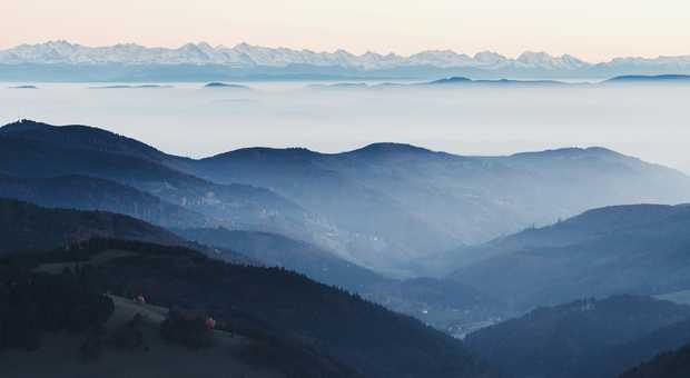vue-aerienne-des-montagnes-belchen