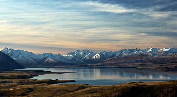 Vue imprenable sur les montagnes environnantes du Lac Tekapo