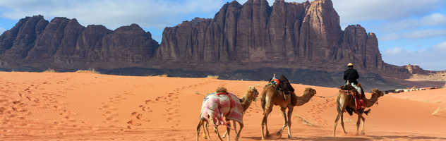 Caravane bédouine dans le désert de Wadi Rum en Jordanie