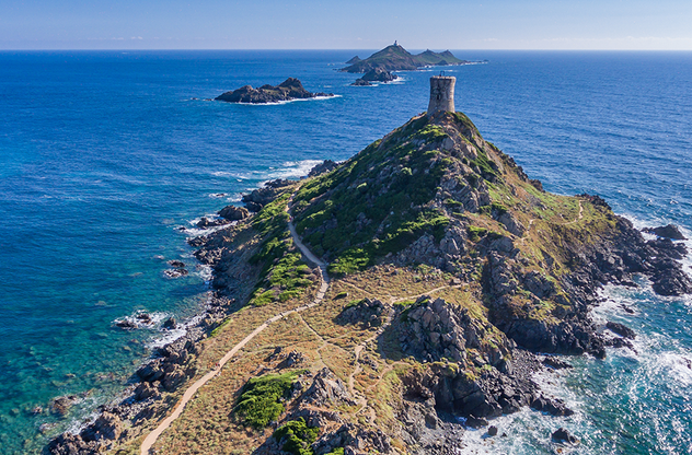 Paysage d'un phare en Corse