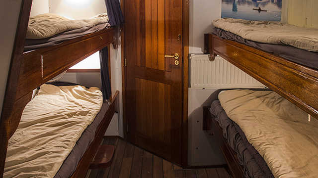 Couchage en cabine du voilier Arktika, croisière voilier en Islande