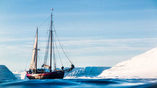 Voilier de croisière en Islande Arktika