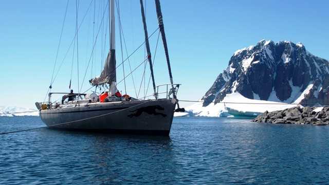 Petit bateau de croisière arctique Tarka