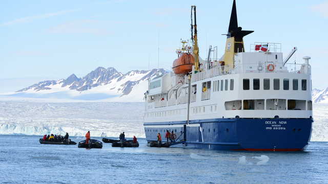 Voyage en bateau de croisière en Arctique - © Ocean Nova Voyage en bateau de croisière en Arctique