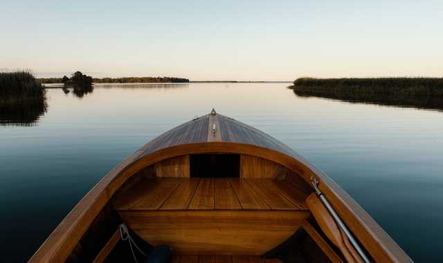 Canoe sur le lac en Suède - © Flobrant Jon Canoe sur le lac en Suède