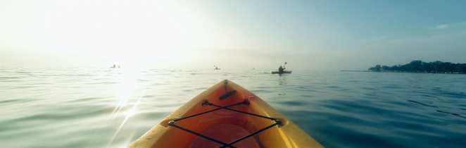 Balade en kayak lors d'une activité famille en Corse