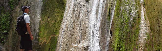 cascade dans la foret du Cerro Escondido, dans péninsule de Nicoya