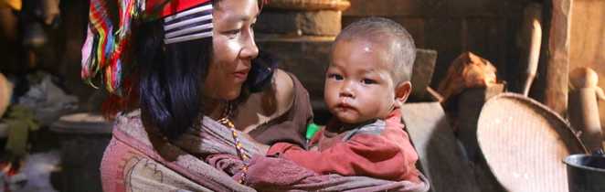 Laotienne et son bébé