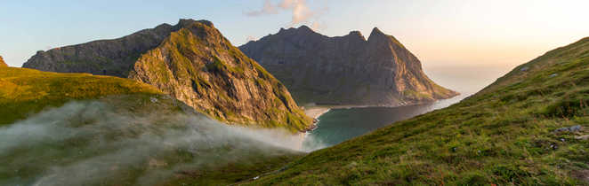 Paysage de Norvège, en haut mont Ryten, vue sur Kvalvika